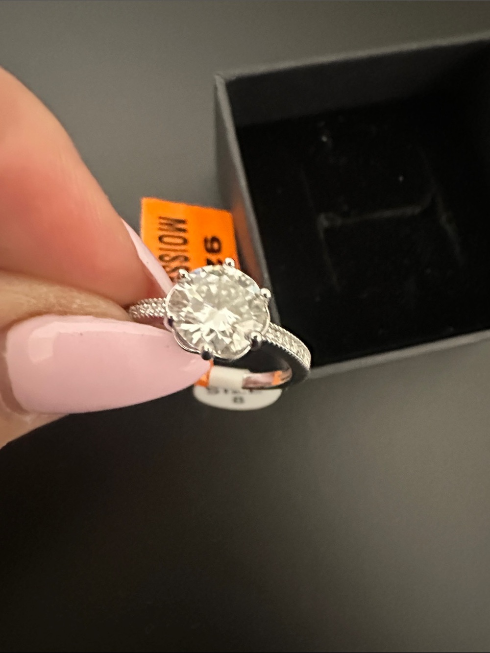 Elegant Round-Cut Moissanite Solitaire Ring in Silver. 1 CTW 925 Sterling Sz 8